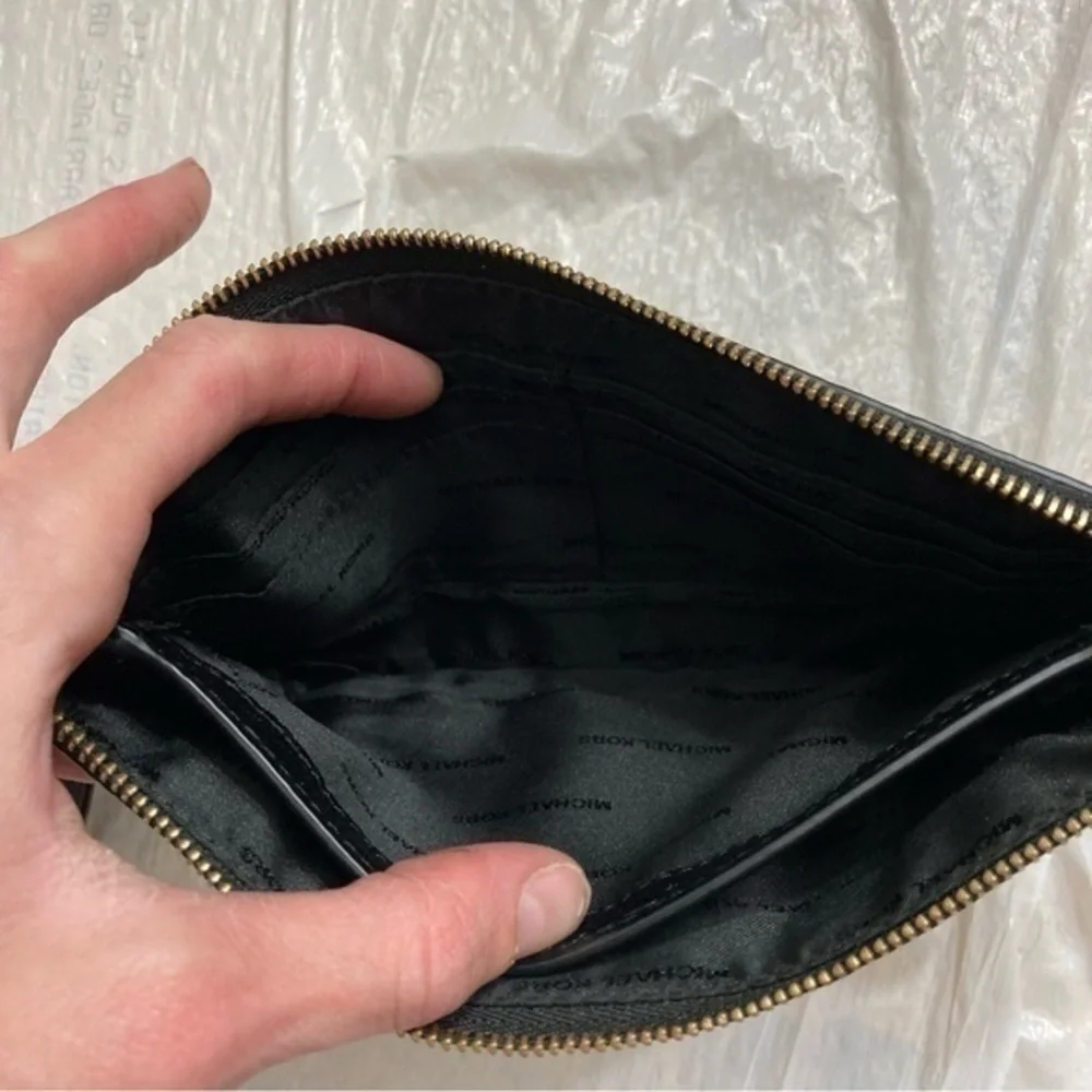 Michael kors black pebbled leather double compartment wristlet bag